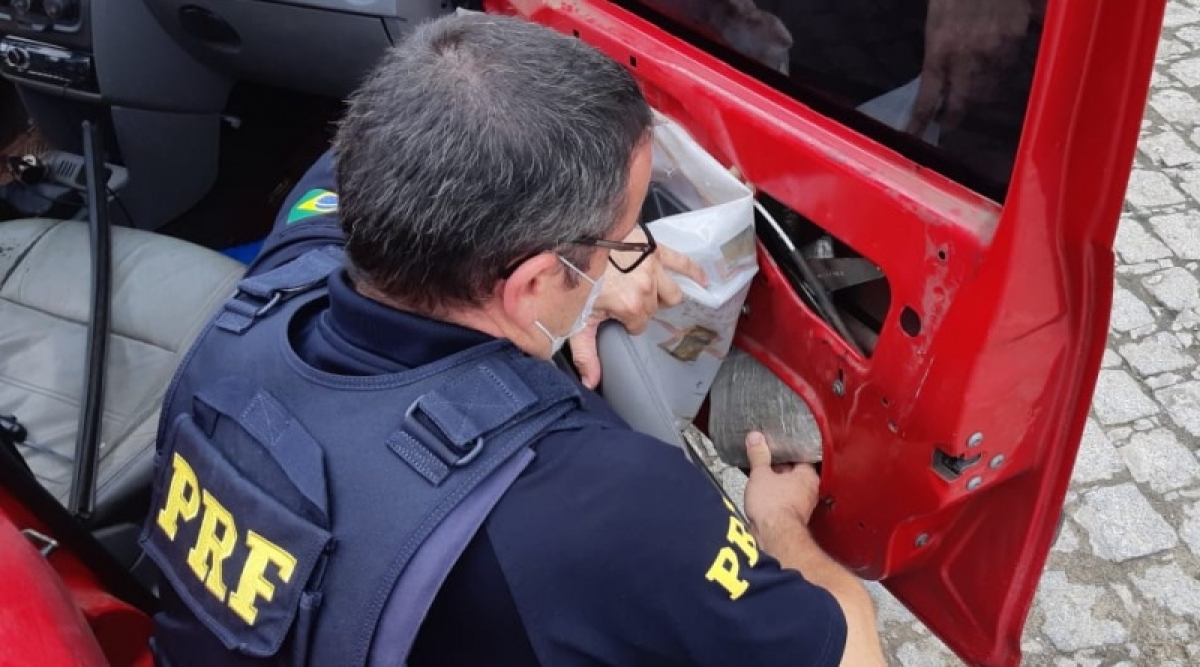 Nossa Senhora do Socorro: PRF apreende na BR 101 droga conhecida como "supermaconha" (Foto: PRF/SE)