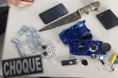 PM prende homem e apreende adolescente por tráfico de drogas no Ponto Novo (Foto: PM/SE)