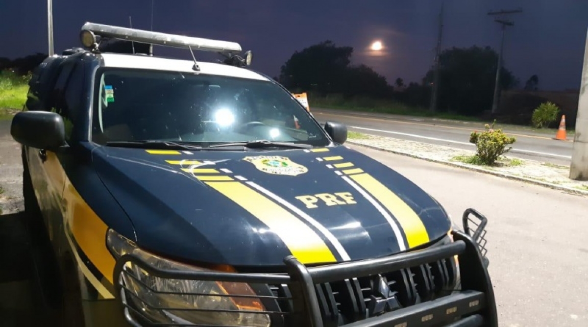 BR-235: Em carro roubado, inabilitado tenta fugir e se envolve em acidente (Foto: PRF/SE)