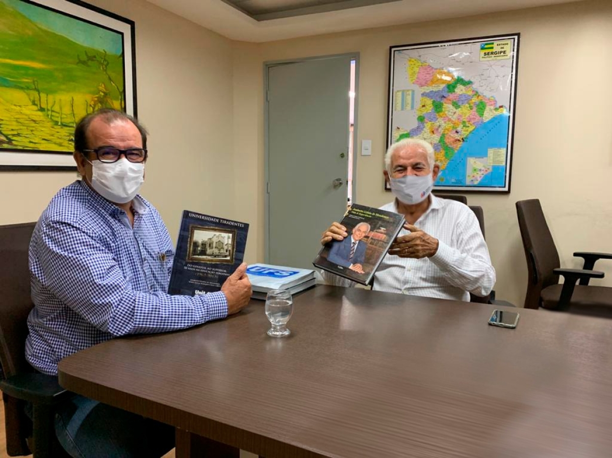 Reitor ?ngelo Antoniolli e Reitor Jouberto Uchôa (Foto: Assessoria de Imprensa Unit)