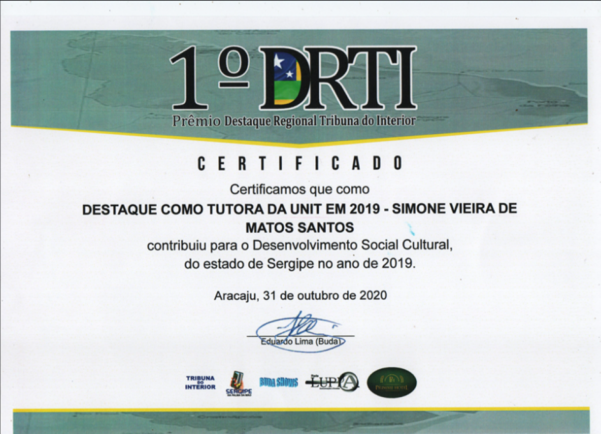 Tutora da Unit recebe premiação pelas contribuições voltadas à educação local (Imagem: Assessoria de Imprensa Unit)