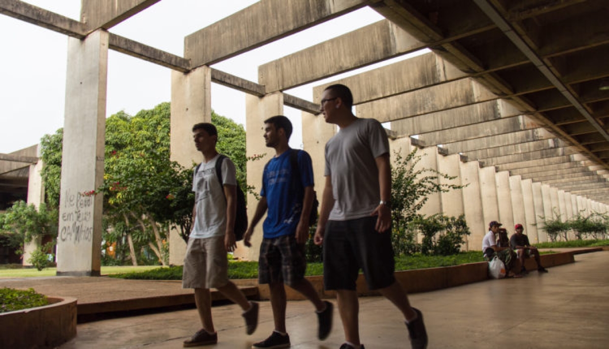 O MEC não cita as razões para autorizar a volta das aulas presenciais (Foto: Via Destaque Notícias)