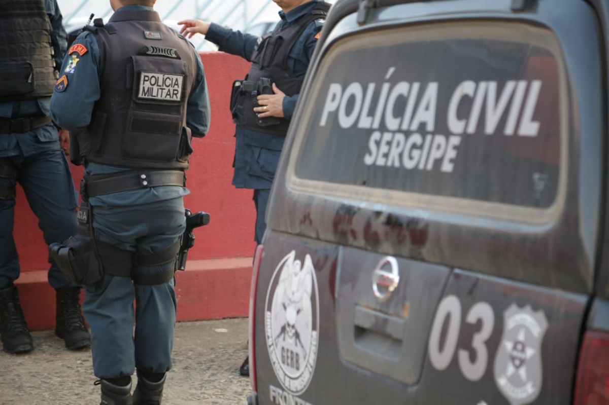 "Ao chegarmos no local havia dois corpos em uma residência com marcas de perfurações de arma de fogo", resume o 9°BPM (Foto: SSP/SE)