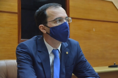 Georgeo Passos: "o servidor do Executivo é sempre penalizado. Quando vamos mudar essa página?" (Foto: Site Georgeo Passos)