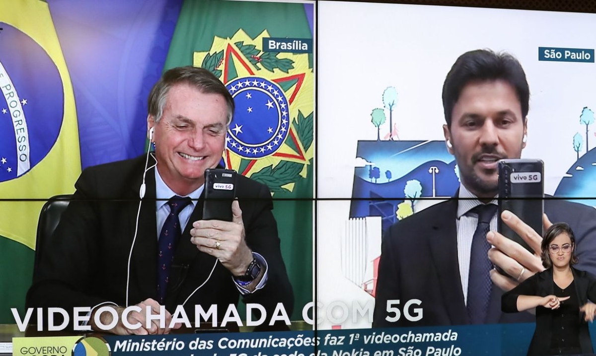 Bolsonaro recebe primeira videochamada com 5G (Foto: Marcos Corrêa/ PR)