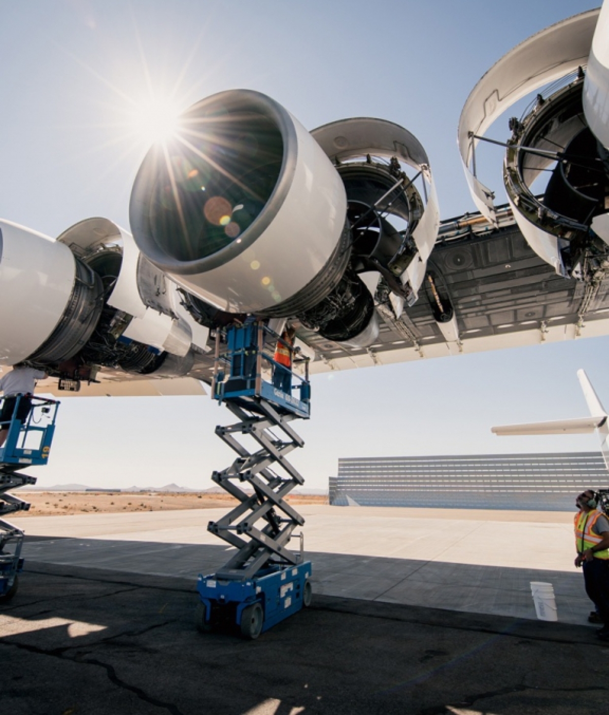 O avião gigante usa seis motores de Boeing 747 (Imagem: Stratolaunch/ Divulgação)