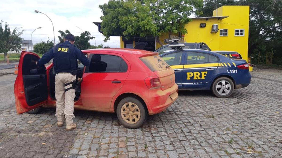 Itabaiana/SE: PRF recupera na BR-235 carro de locadora (Foto: PRF/SE)