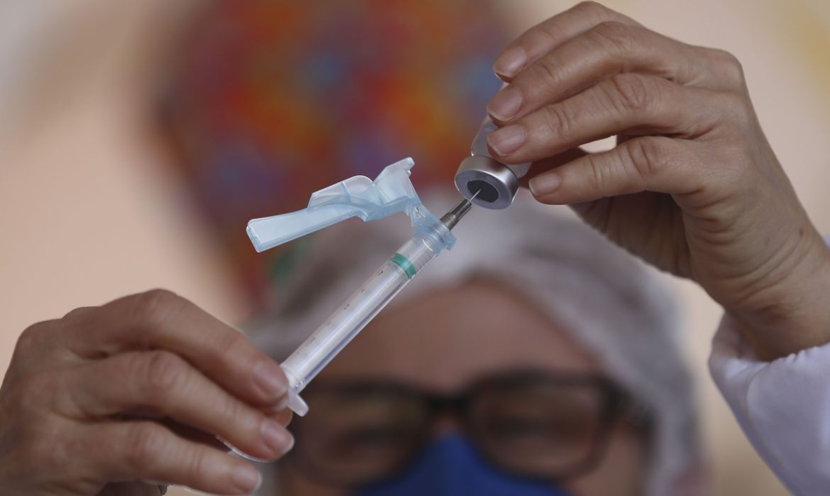 Com 60% da população vacinada, mortes e casos de covid-19 caem 40% (Foto: Fabio Rodrigues Pozzebom/ Agência Brasil)