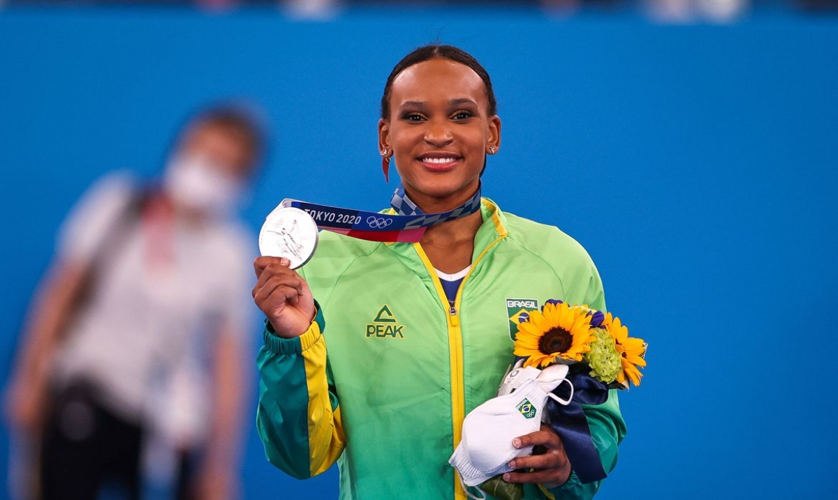 Rebeca Andrade fatura prata, 1ª medalha na ginástica feminina do país (Foto: Jonne Roriz/ COB)