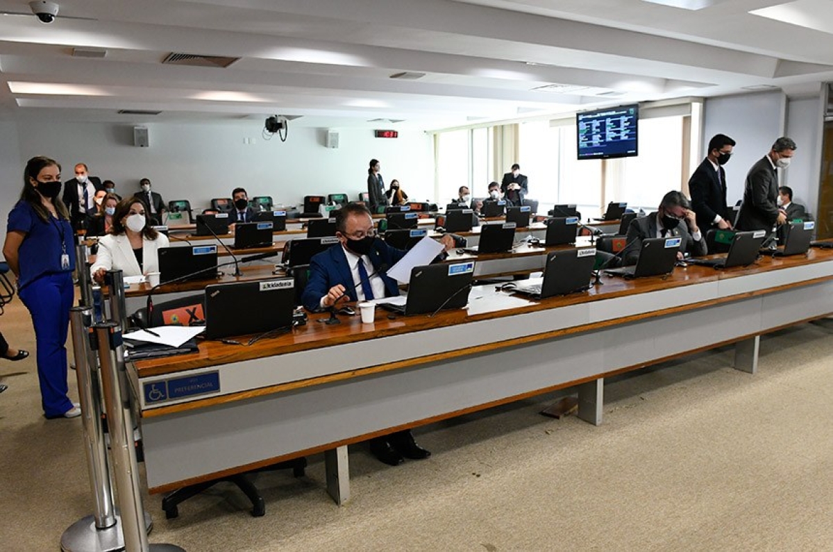 Pela decisão da CAE, veículos comprados diretamente das montadoras só poderão ser vendidos após um ano da aquisição; projeto vai à CCJ
(Foto: Roque de Sá/ Agência Senado)