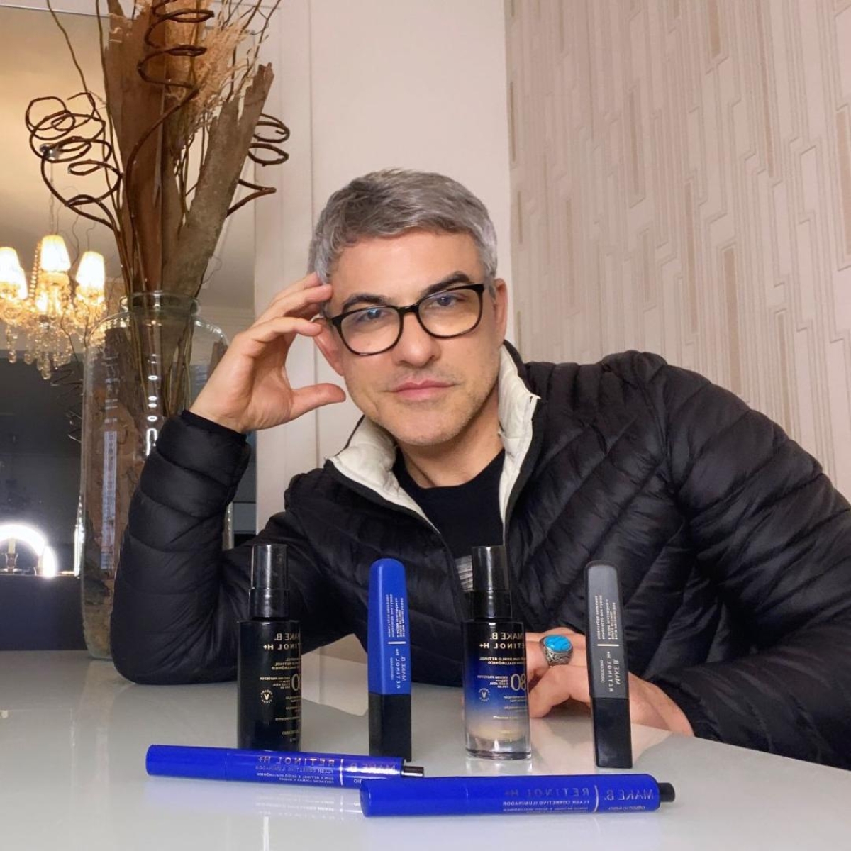 Expert de Make, Sadi Consati, comanda bate-papo com influencers nordestinas nesta quinta, 19/8 (Foto: Assessoria O Boticário)