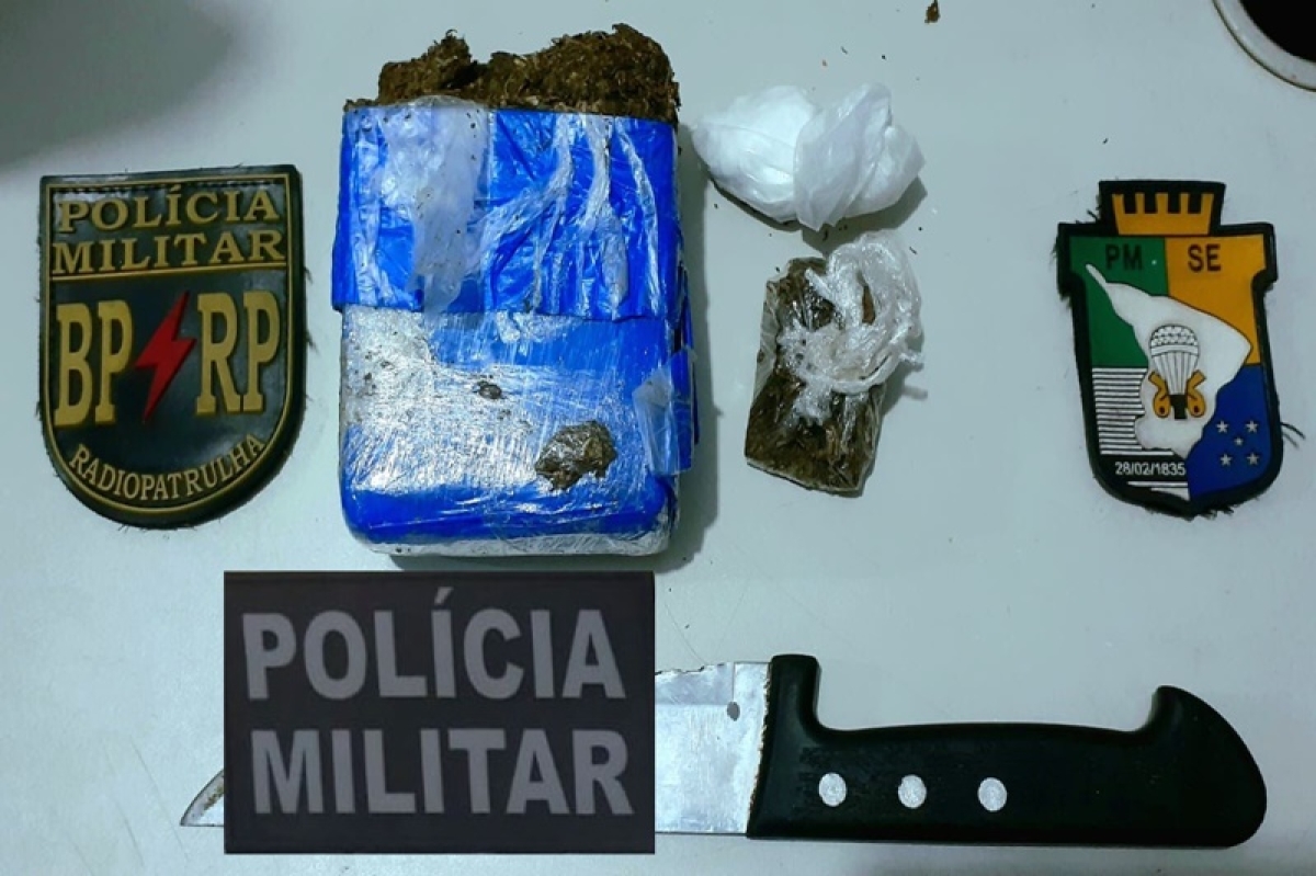Polícia Militar prende quatro homens por tráfico de drogas no Conjunto Jardim (Foto: PM/SE)