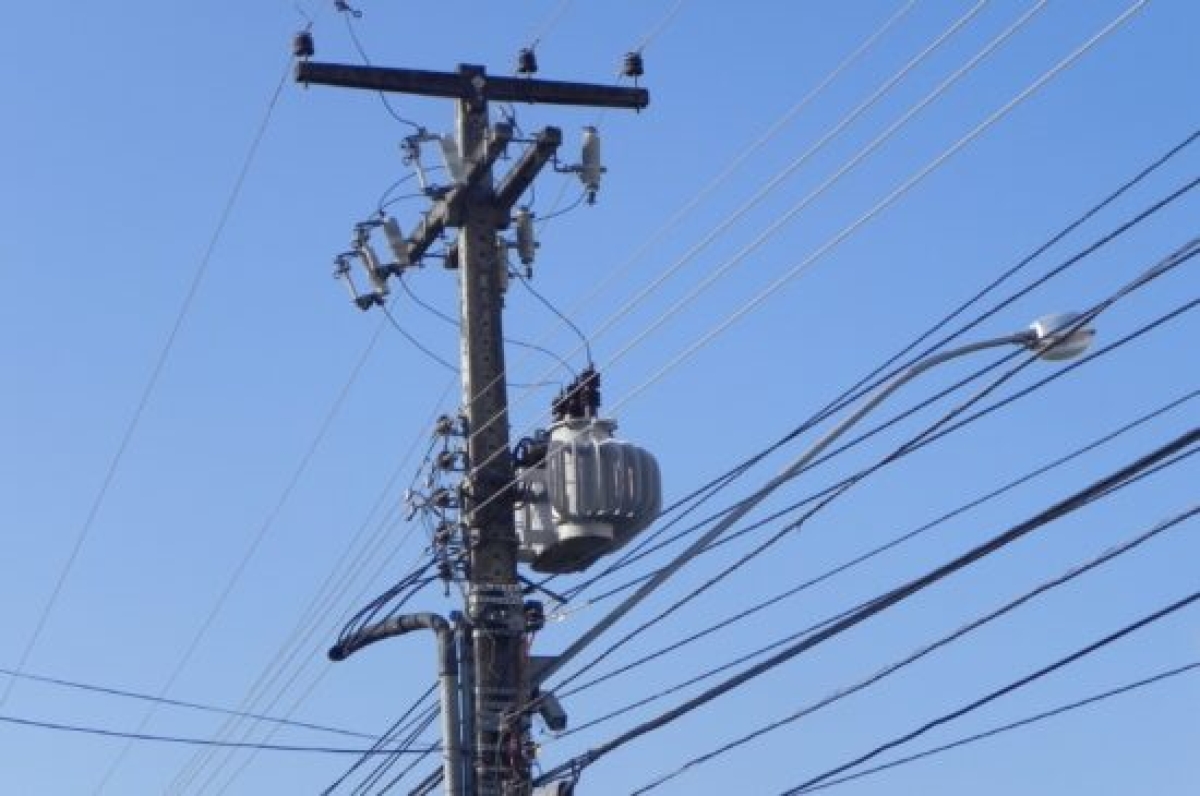 Equipamentos de internet são instalados nos postes de energia (Foto ilustrativa: Arquivo Portal Infonet)