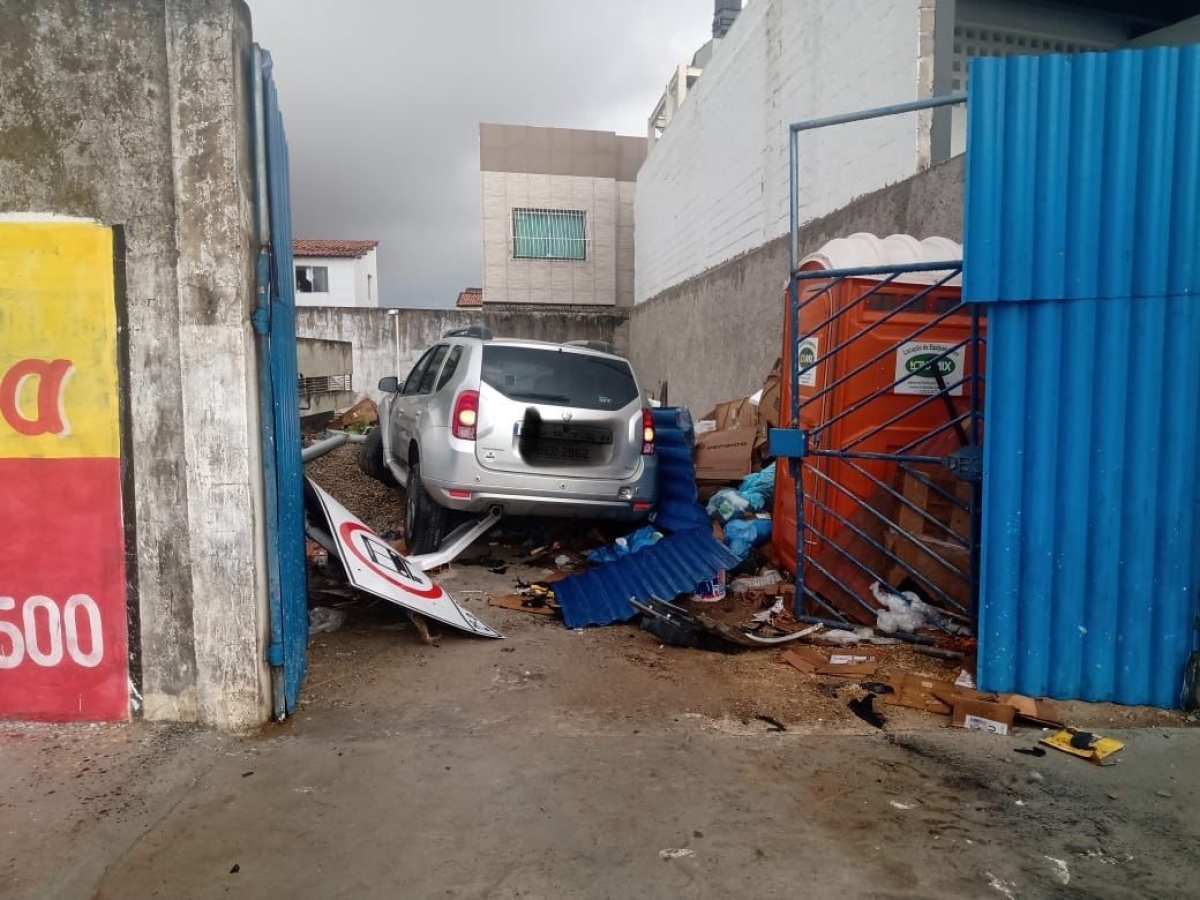 A SMTT diz ainda que não houve feridos. Agentes de trânsito estão no local (Foto: SMTT Aracaju)