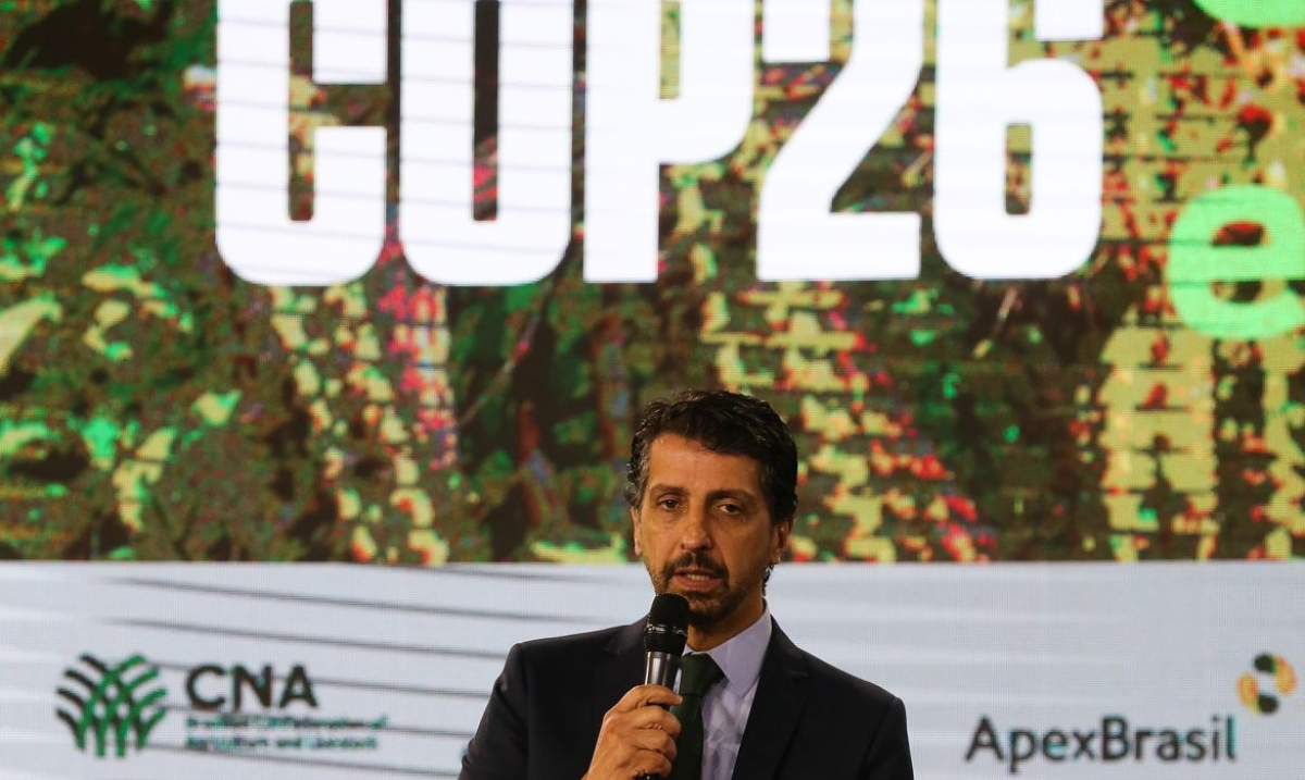 O ministro do Meio Ambiente, Joaquim Leite, faz discurso de abertura da participação do Brasil na 26ª Conferência das Nações Unidas sobre Mudanças Climáticas (COP26),na sede da Confederação Nacional da Indústria (CNI), em Brasília (Foto: Antonio Cruz/ Agência Brasil)