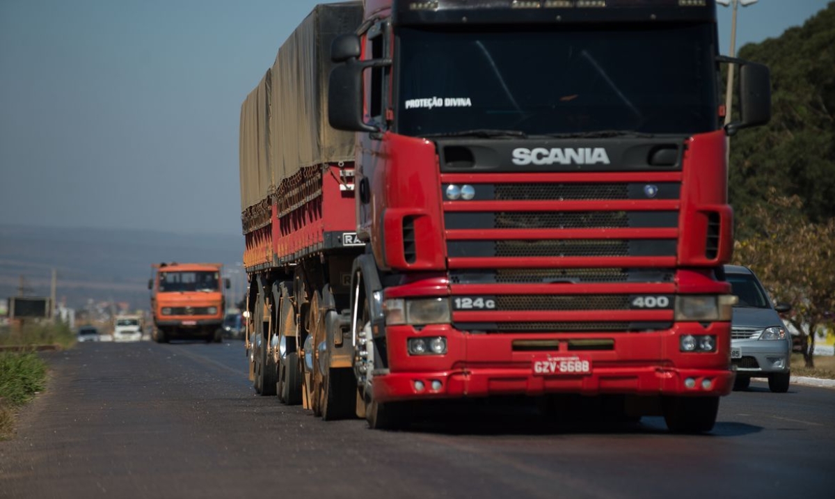 Motoristas de caminhões e ônibus sem exame toxicológico pagarão multa (Foto: Marcelo Camargo/ Agência Brasil)