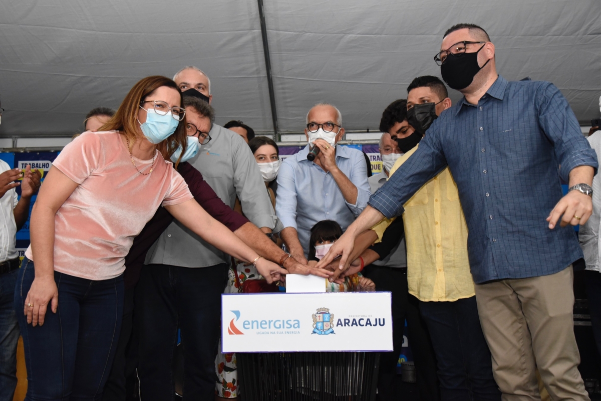 Prefeitura de Aracaju acende as luzes natalinas do Parque da Sementeira e Orla da Atalaia (Foto: Ana Lícia Menezes/ PMA)