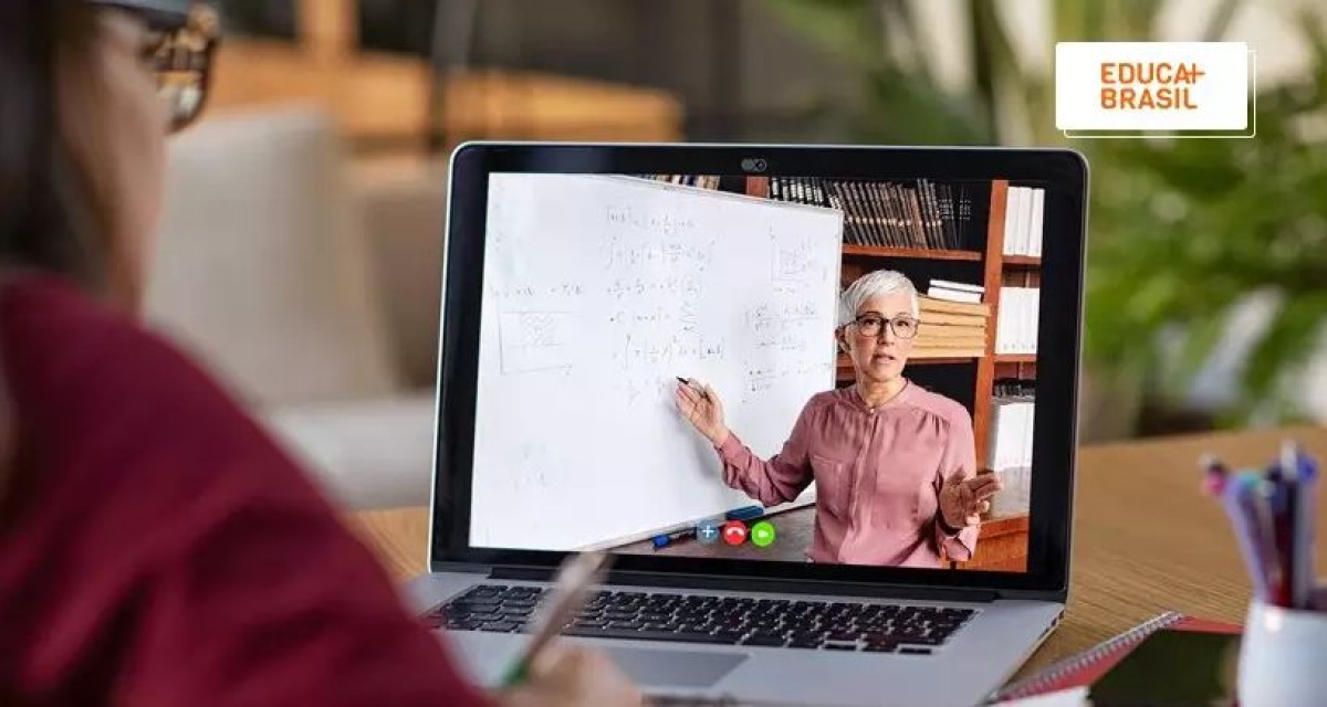 Empresa oferta cursos gratuitos para pessoas com mais de 50 anos (Foto: Educa Mais Brasil)
