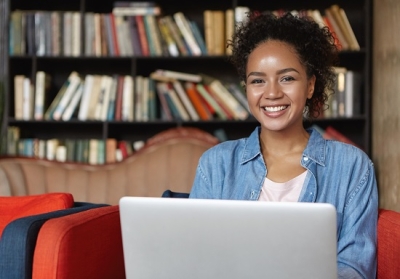 Os estudantes poderão contar com 39 cursos de graduação a distância em diversas áreas (Foto: Divulgação)