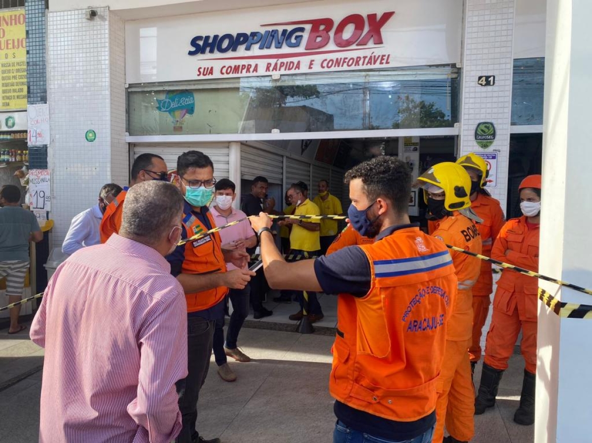 Após tremor, Defesa Civil de Aracaju evacua prédio no Centro e tranquiliza comerciantes (Foto: Defesa Civil de Aracaju)