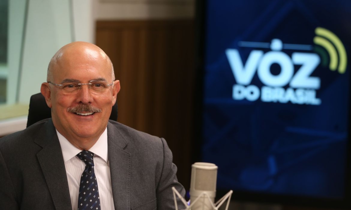 O ministro da Educação, Milton Ribeiro, é entrevistado no programa A Voz do Brasil (Foto: Valter Campanato/ Agência Brasil)