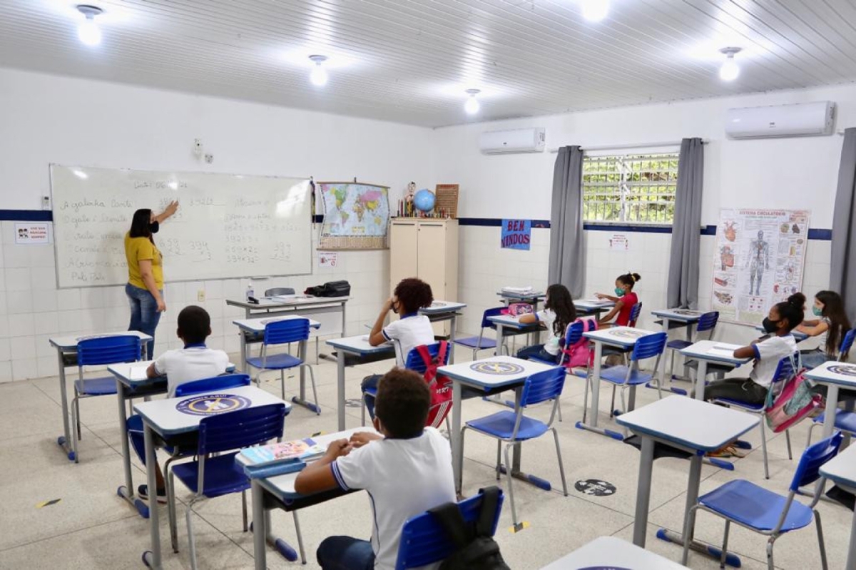 Marcos Santana anuncia reajuste de 33,24% no salário dos professores do município (Foto: Prefeitura de São Cristóvão)