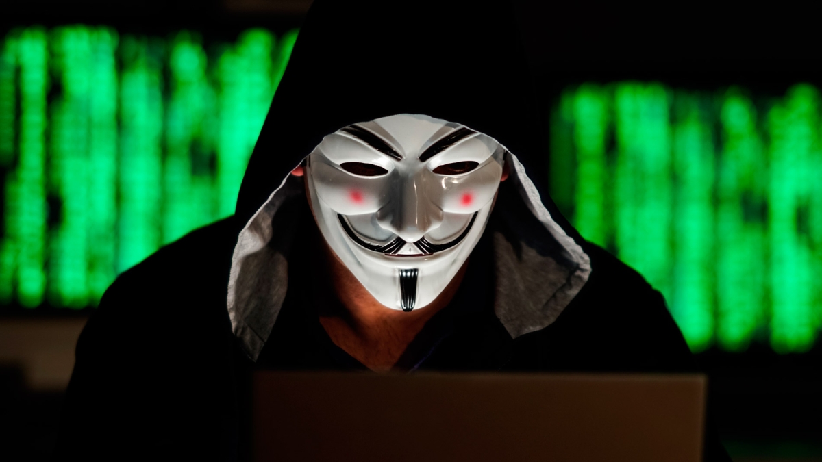 Anonymous declara guerra cibernética à Rússia e desativa site de notícias pró-Kremlin (Imagem: Reprodução de vídeo/ Olhar Digital)