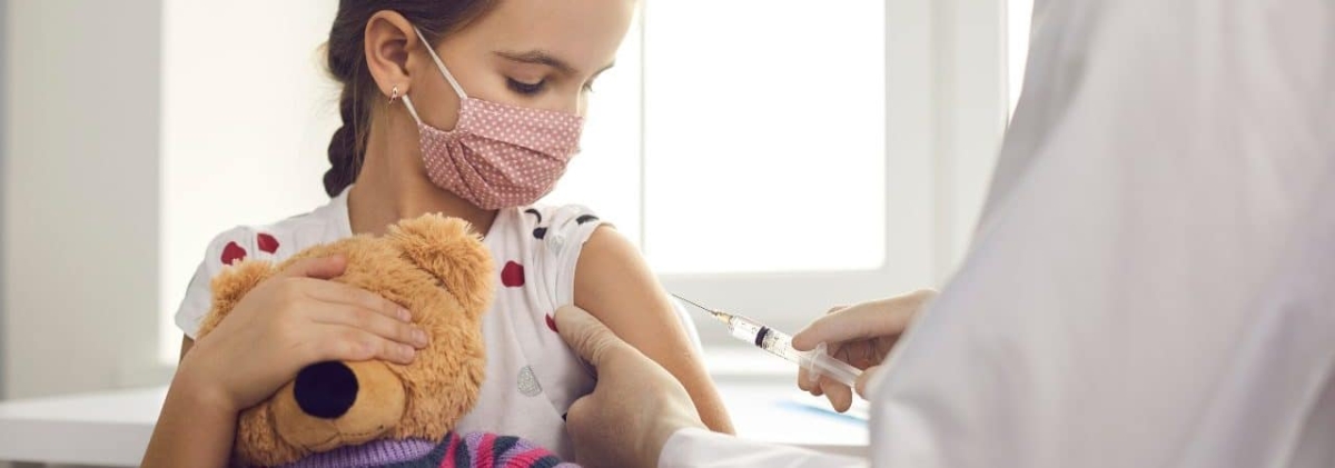 Quem não vacina os filhos contra a Covid-19 pode ser punido? (Foto: Olhar Digital)