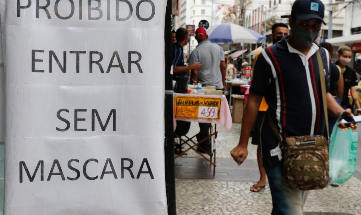 Primeiro dia de flexibilização do uso de máscaras ao ar livre no Estado do Rio de Janeiro (Foto: Fernando Frazão/ Agência Brasil)