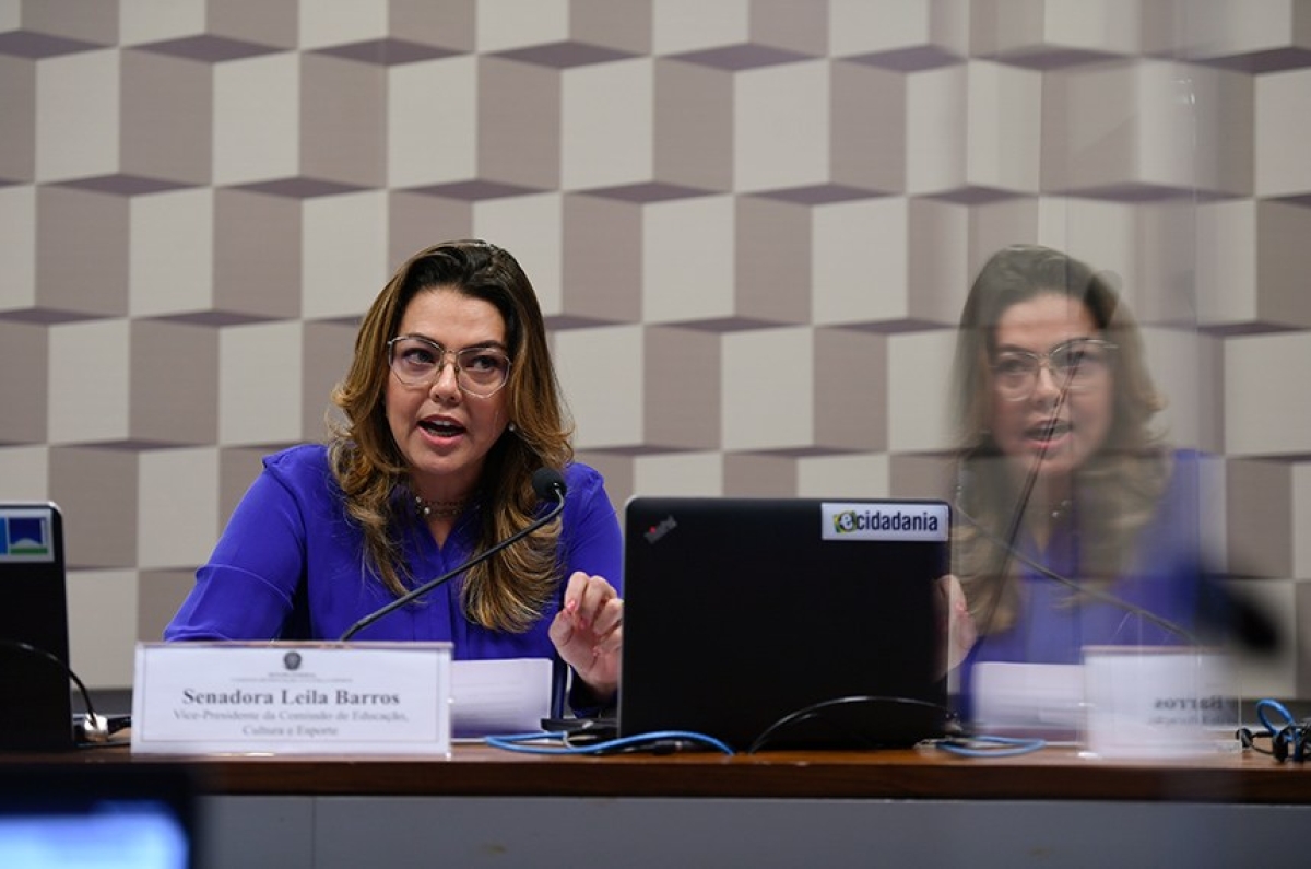 Leila Barros (que conduziu reunião da CE nesta quinta) é autora do projeto (Foto: Edilson Rodrigues/ Agência Senado)