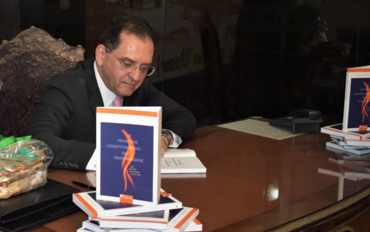 Ministro Reynaldo Soares da Fonseca durante o lançamento de seu livro em 2019, no campus Unit Farolândia (Foto: Acervo Unit)