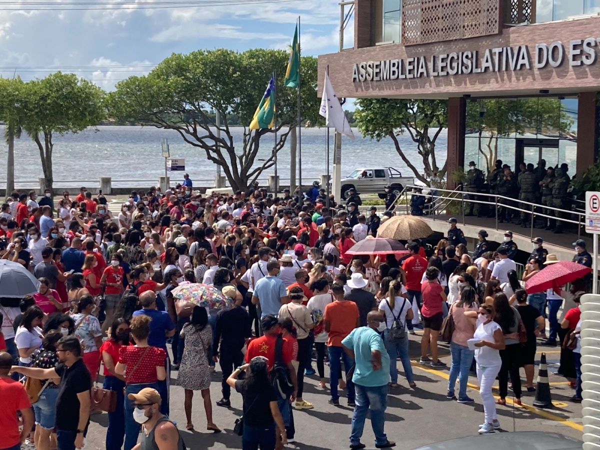 Em dia de votação, Sintese protesta contra PL do piso do magistério (Foto: Sintese)