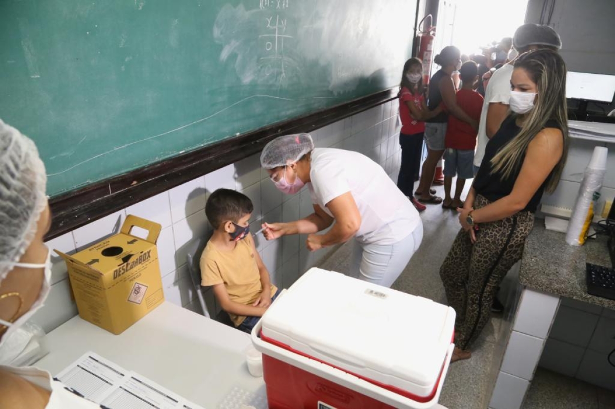 Prefeitura de Aracaju inicia imunização contra covid nas escolas estaduais (Foto: Sérgio Silva/ PMA)