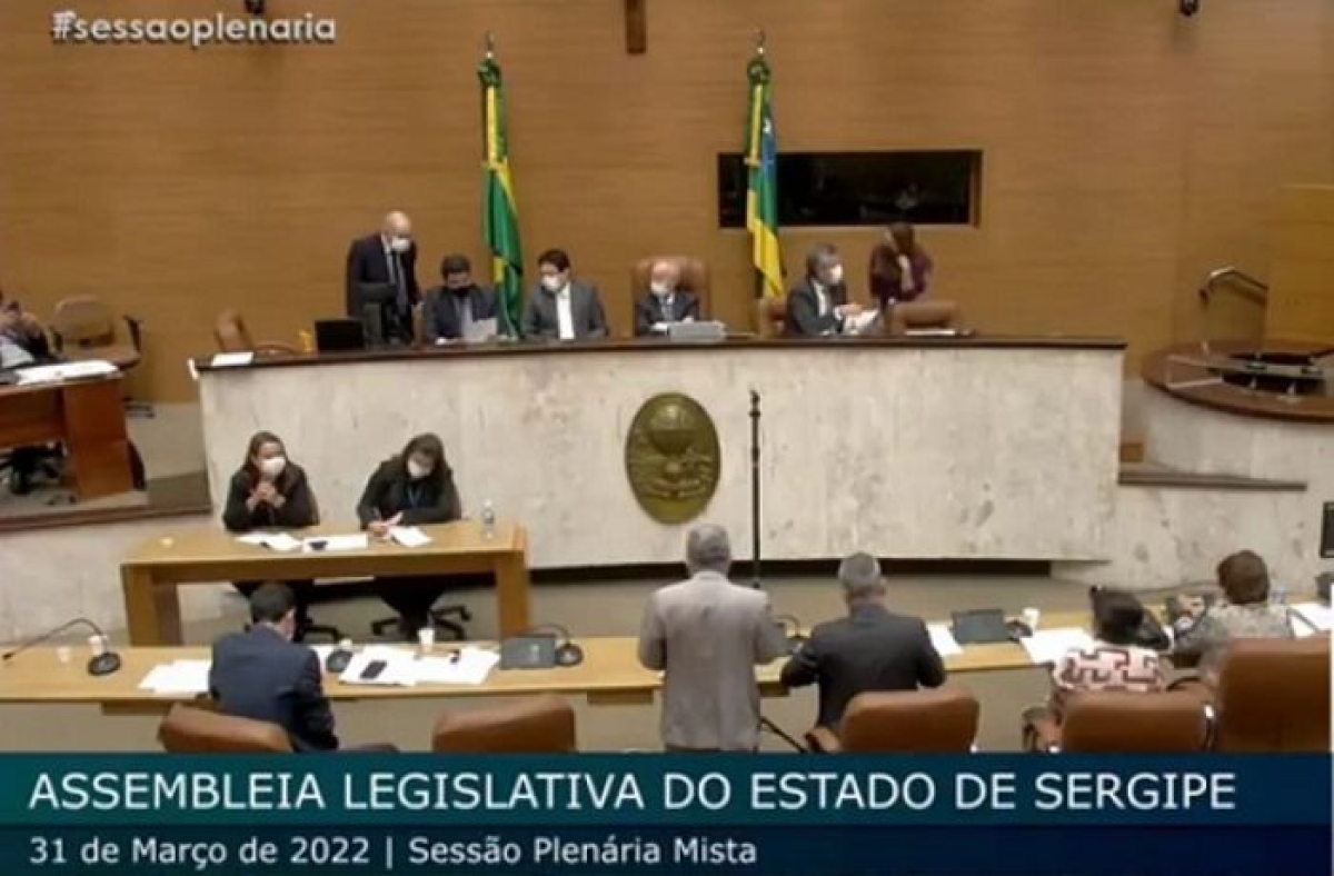 Governo de Sergipe mantém desconto de 14% no salário da maioria dos servidores aposentados  (Imagem: Reprodução/ Via CUT/SE)