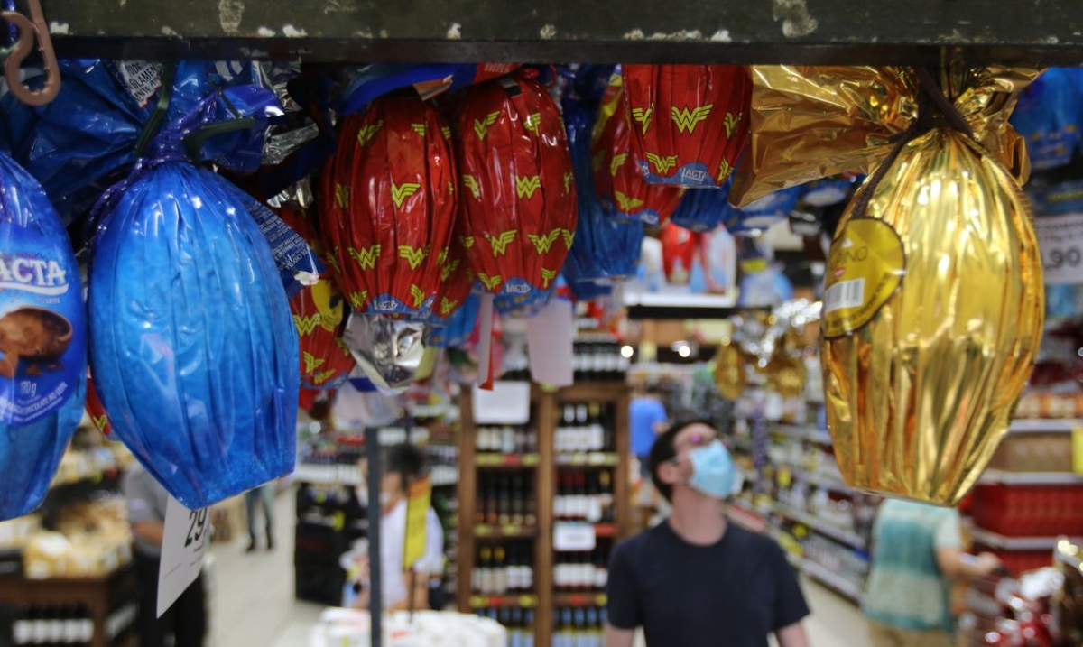 Comércio de ovos de páscoa na Semana Santa (Foto: Fabio Rodrigues Pozzebom/ Agência Brasil)