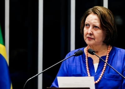 Senadora Maria do Carmo comemora promulgação de PEC que inclui na CF regras para candidaturas femininas (Foto: Assessoria Maria do Carmo Alves)
