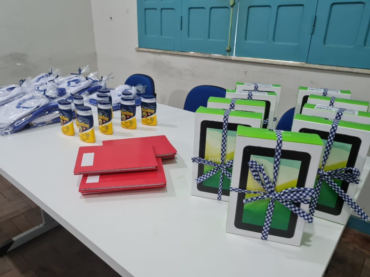 Santa Rosa de Lima realiza entrega de tablets e uniformes para agentes de saúde (Foto: TDantas Comunicação)