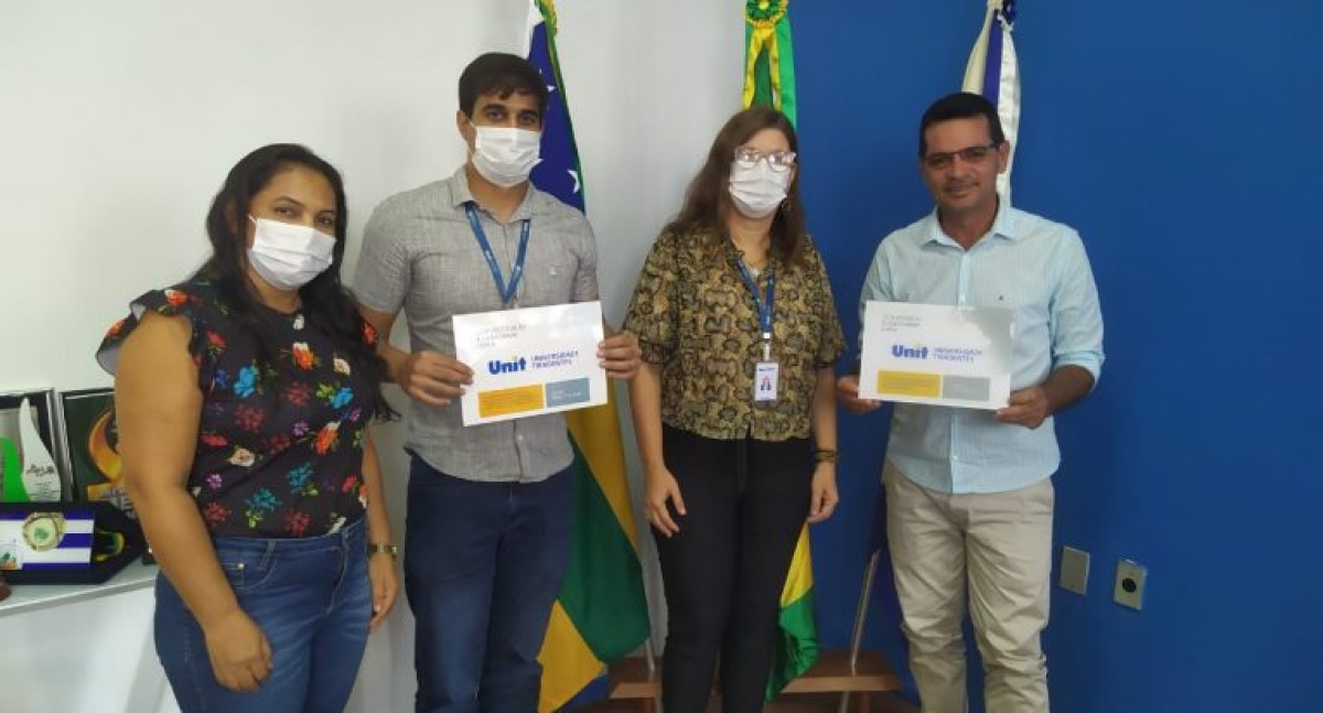 Representantes da Unit e da prefeitura de Boquim (Foto: Asscom Unit)