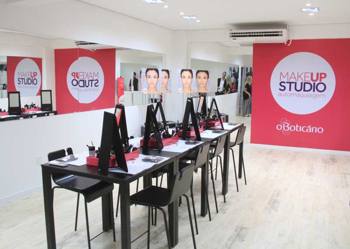 Com foco na experiência do consumidor, O Boticário e Quem Disse Berenice? oferecem serviços de maquiagem em suas lojas, com valor revertido em produtos - Foto: Assessoria O Boticário