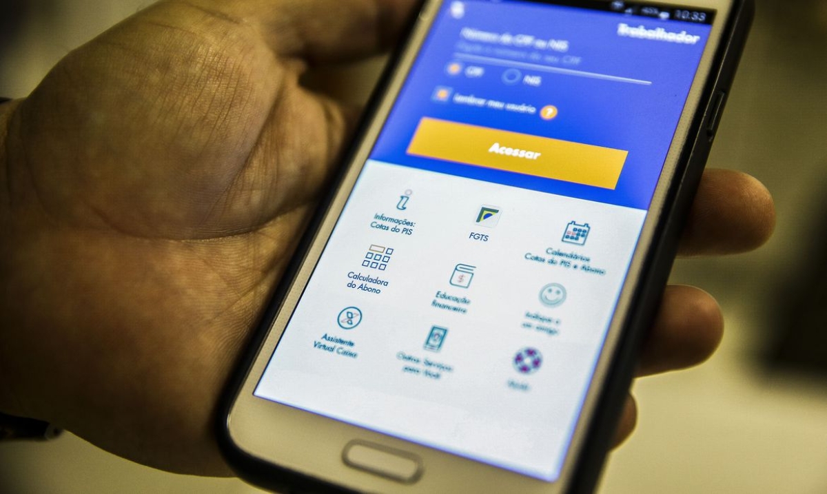 Trabalhadores nascidos em abril podem sacar até R$ 1 mil do FGTS - Foto: Marcelo Camargo | Agência Brasil Trabalhadores nascidos em abril podem sacar até R$ 1 mil do FGTS - Foto: Marcelo Camargo | Agência Brasil