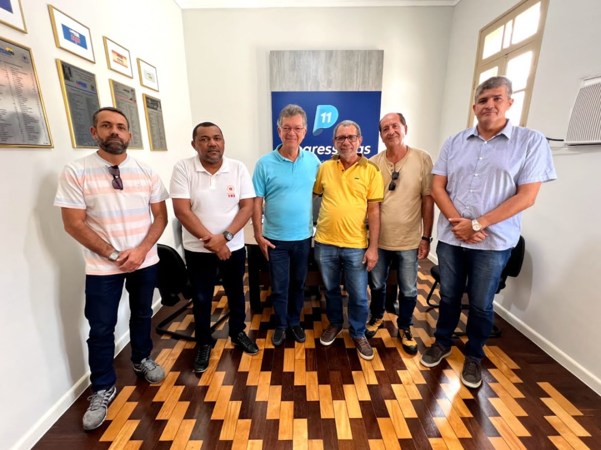 Laércio Oliceira recebe pleito dos condutores de ambulância - Foto: Site Laércio Oliveira