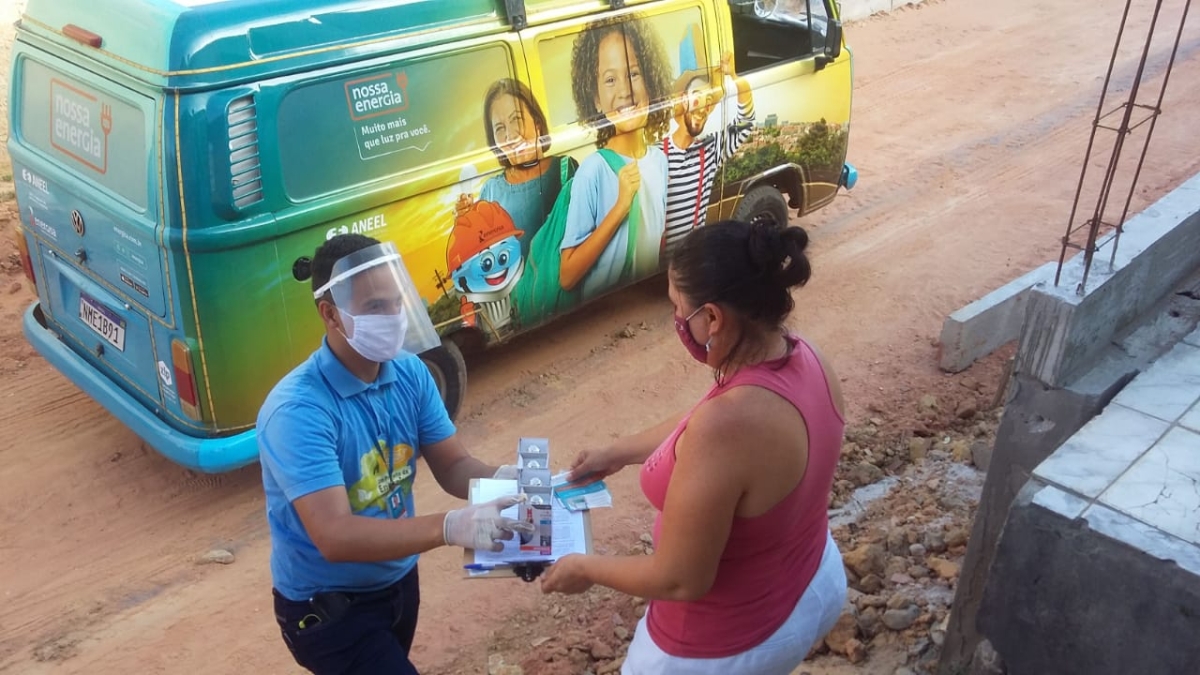Energisa troca lâmpadas para famílias beneficiadas pela tarifa social - Foto: Assessoria Energisa/SE