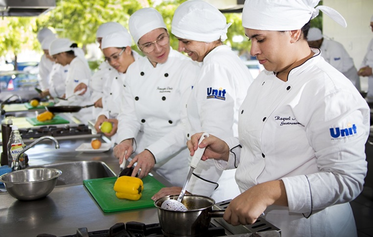 Saiba como funciona o curso de Gastronomia a distância - Foto: Asscom Unit