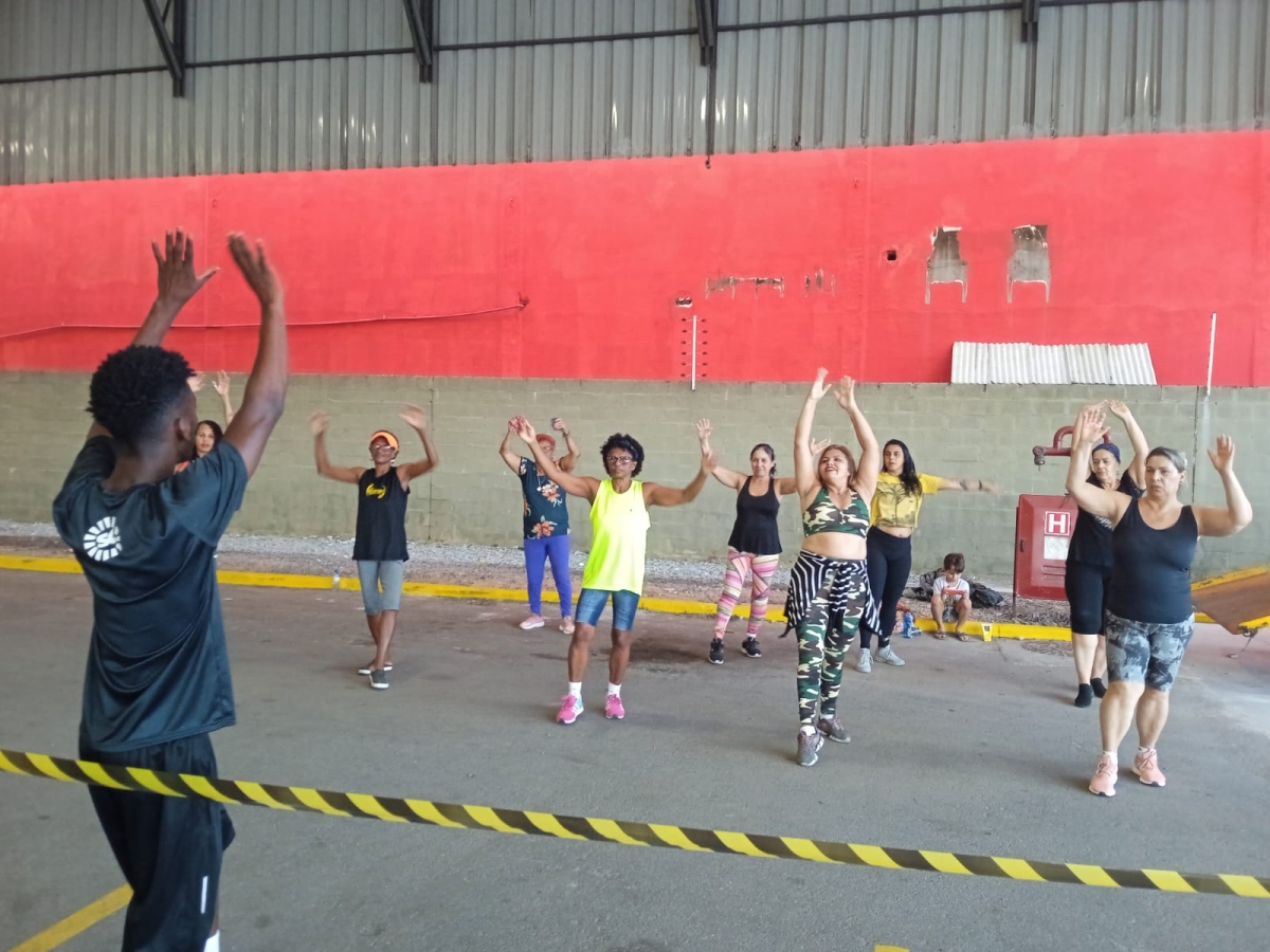 Instituto GBarbosa oferece aulas de dança gratuitas no estacionamento do Mercantil Atacado - Foto: Assessoria de Imprensa