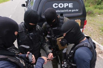 Todos os envolvidos já haviam sido presos em outros estados e portavam mais de 100 cartões (Foto: SSP/SE)