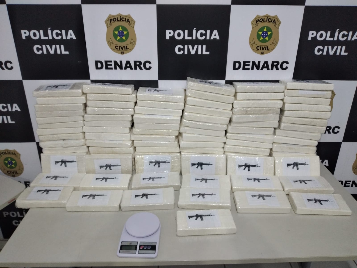 Droga estava armazenada em uma casa no bairro 18 do Forte - Foto: SSP/SE