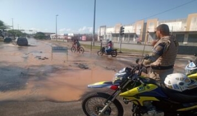 Segundo a SMTT, o trânsito vem funcionando de forma lenta, sem desvio ou bloqueio, na metade da pista - Foto: SMTT Aracaju