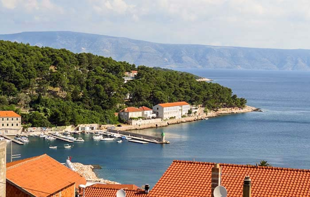 A chegada a Hvar é estonteante, com paisagens de tirar o fôlego - Foto: Existe Um Lugar no Mundo