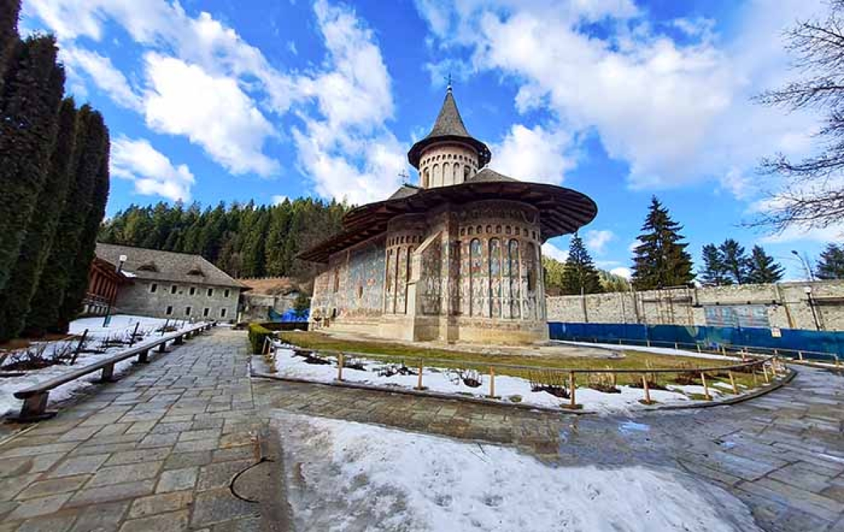 Mosteiro de Voronet, em Bucovina, Romênia - Foto: Existe Um Lugar no Mundo