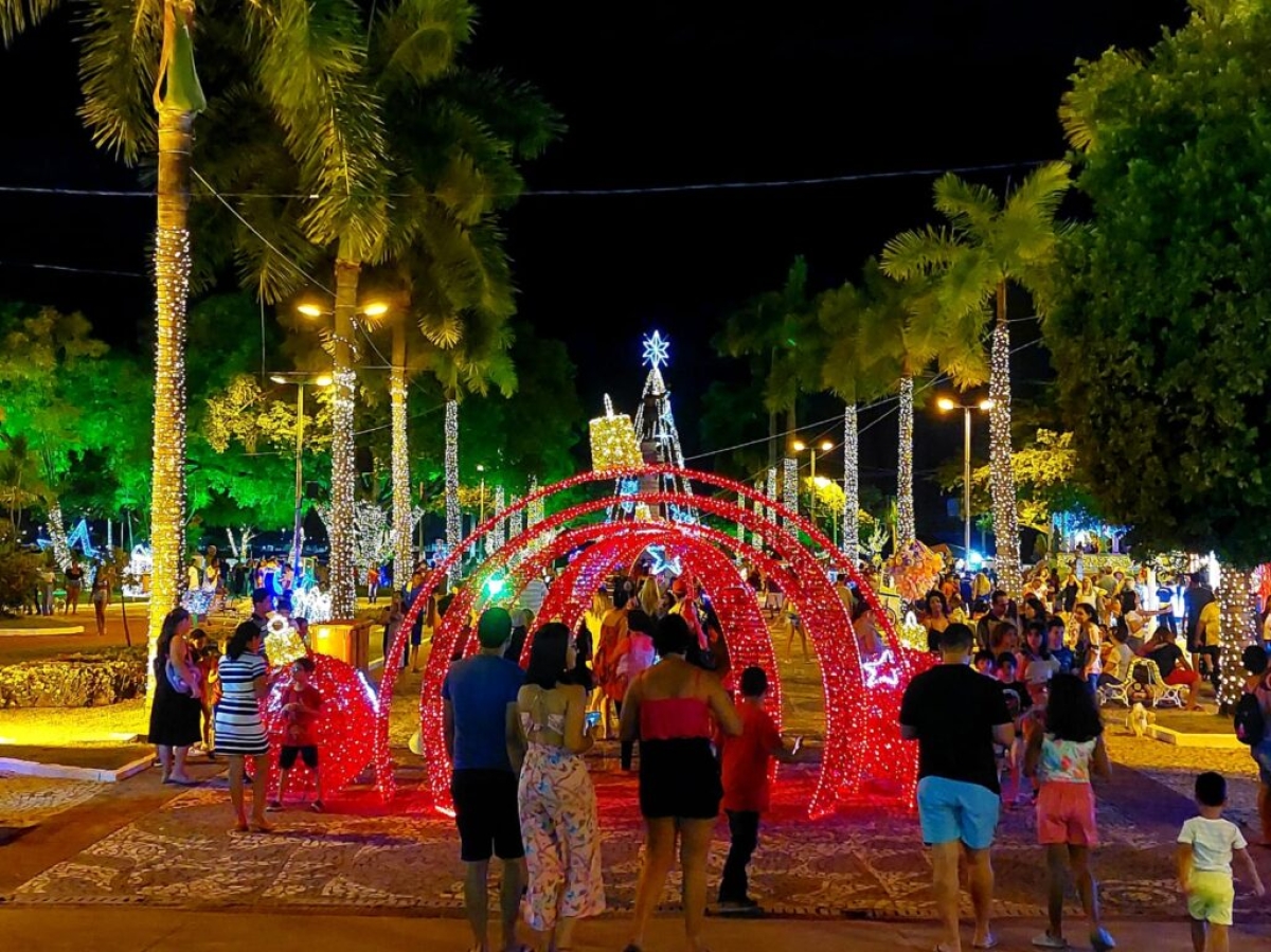 População visita praças centrais de Aracaju com decoração da Fecomércio - Foto: Marcio Rocha | Fecomércio/SE